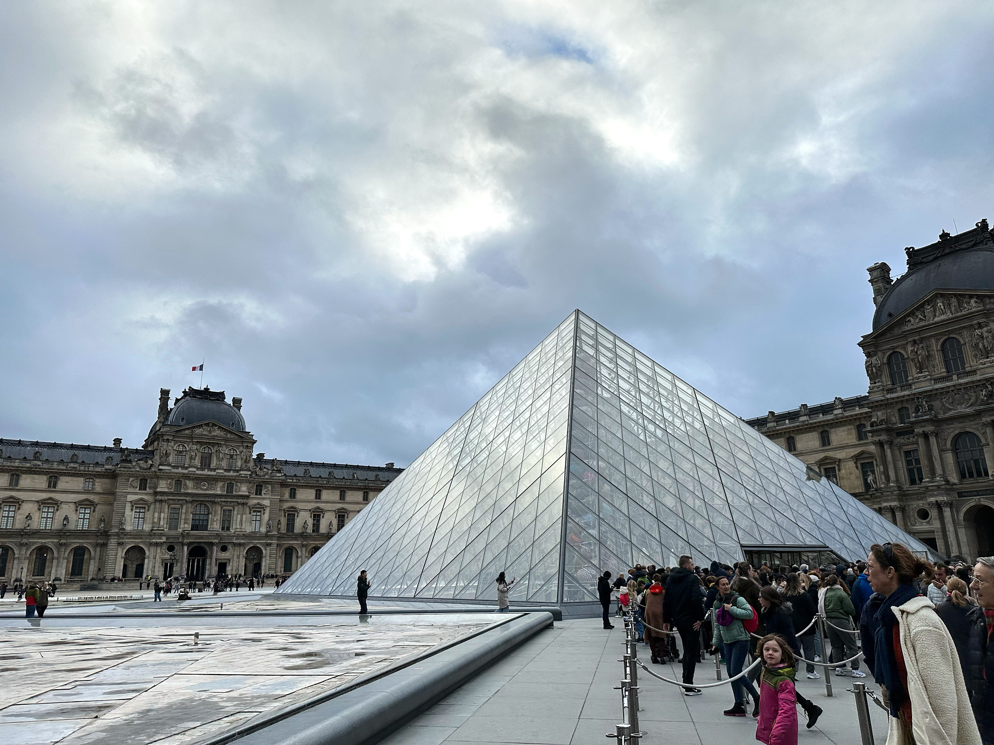 Pyramide du Louvre